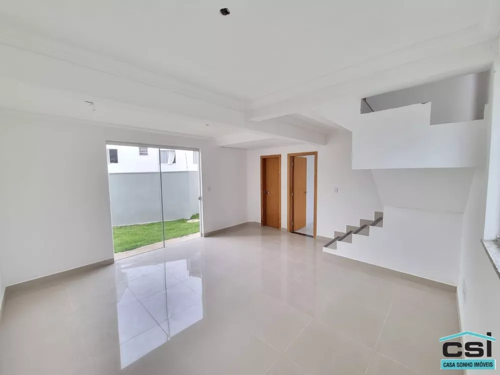 Casa à venda com 3 quartos, 90m² - Foto 1