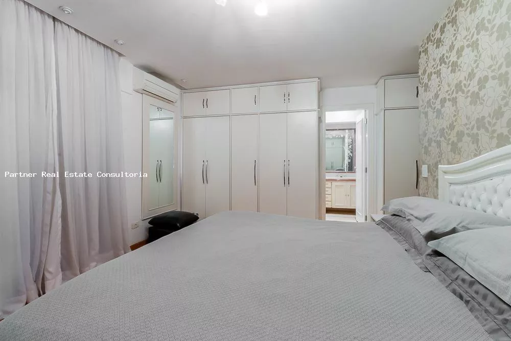 Apartamento à venda com 4 quartos, 202m² - Foto 2