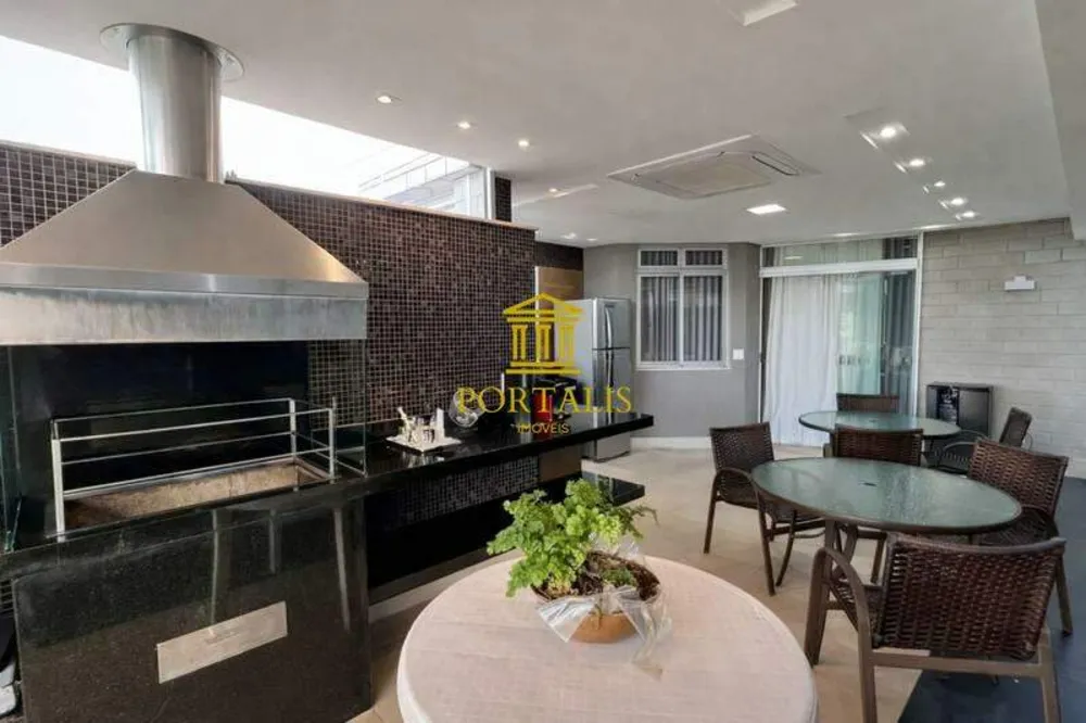 Cobertura, 4 quartos, 225 m² - Foto 2