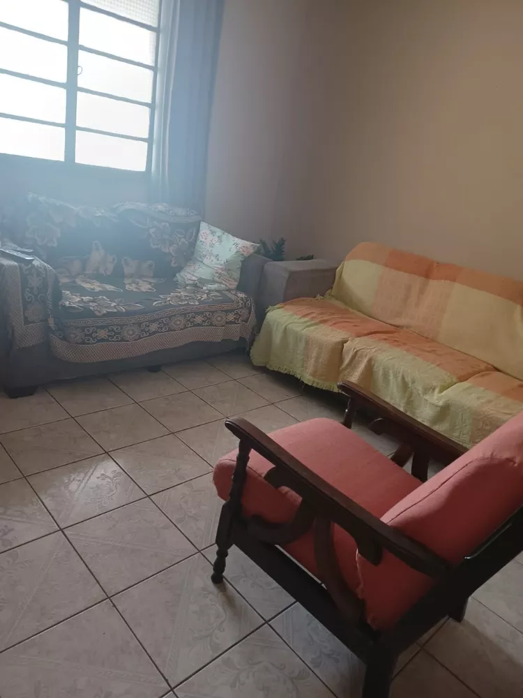 Casa à venda com 4 quartos, 194m² - Foto 1