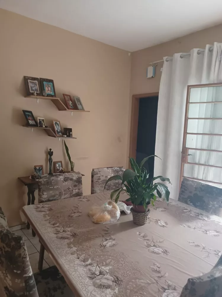 Casa à venda com 4 quartos, 194m² - Foto 2