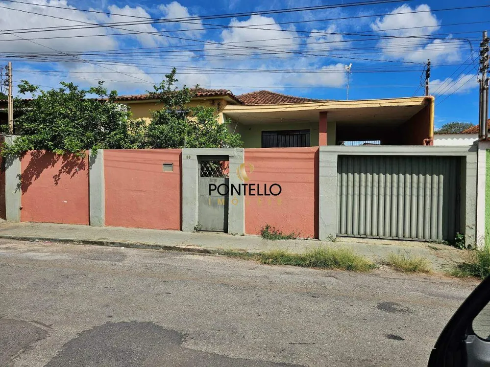 Casa, 4 quartos, 230 m² - Foto 1