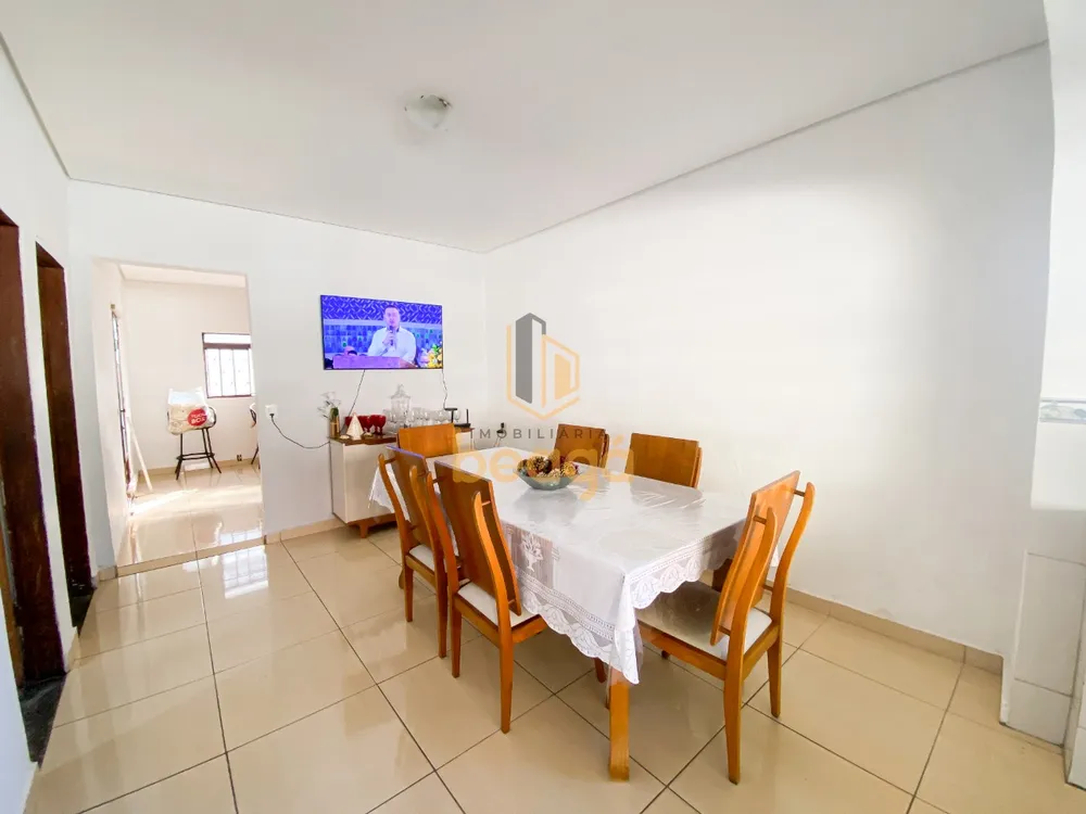 Casa, 5 quartos, 230 m² - Foto 1