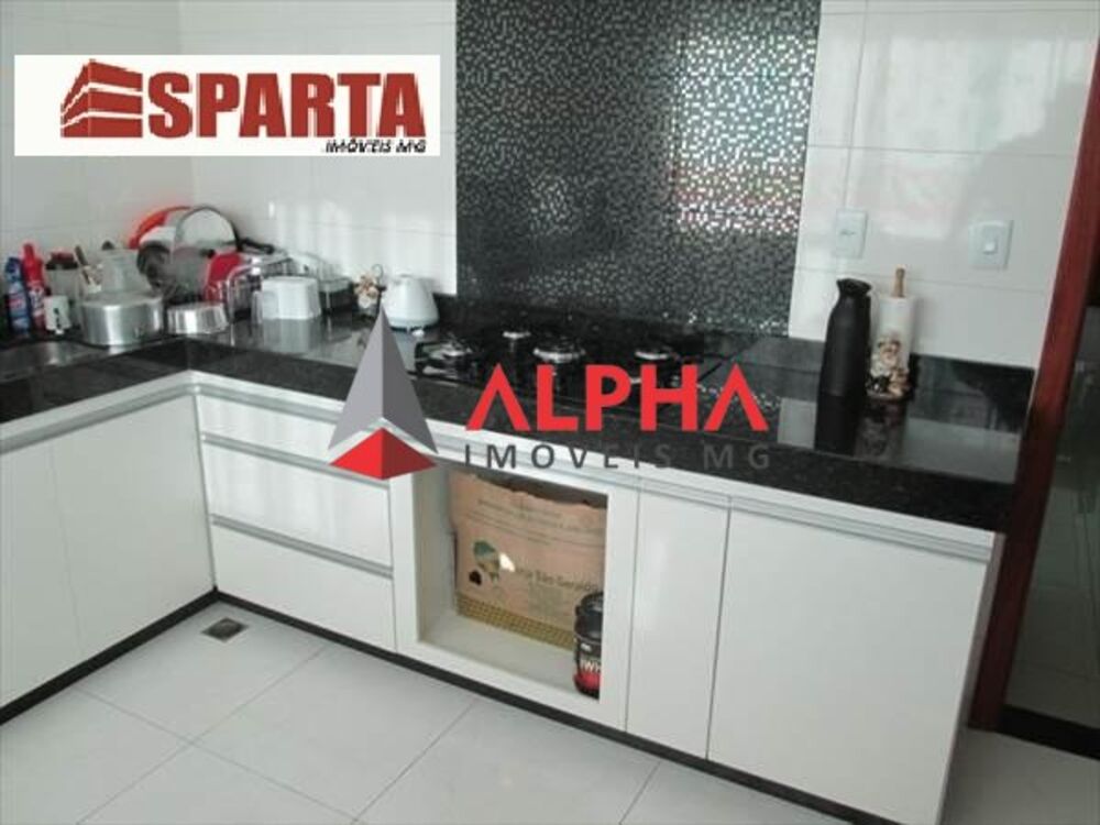 Casa à venda com 3 quartos, 300m² - Foto 2