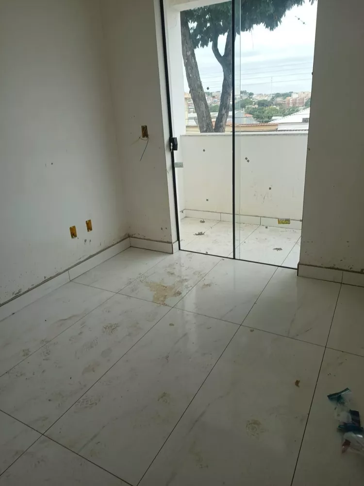 Casa à venda com 3 quartos, 109m² - Foto 1