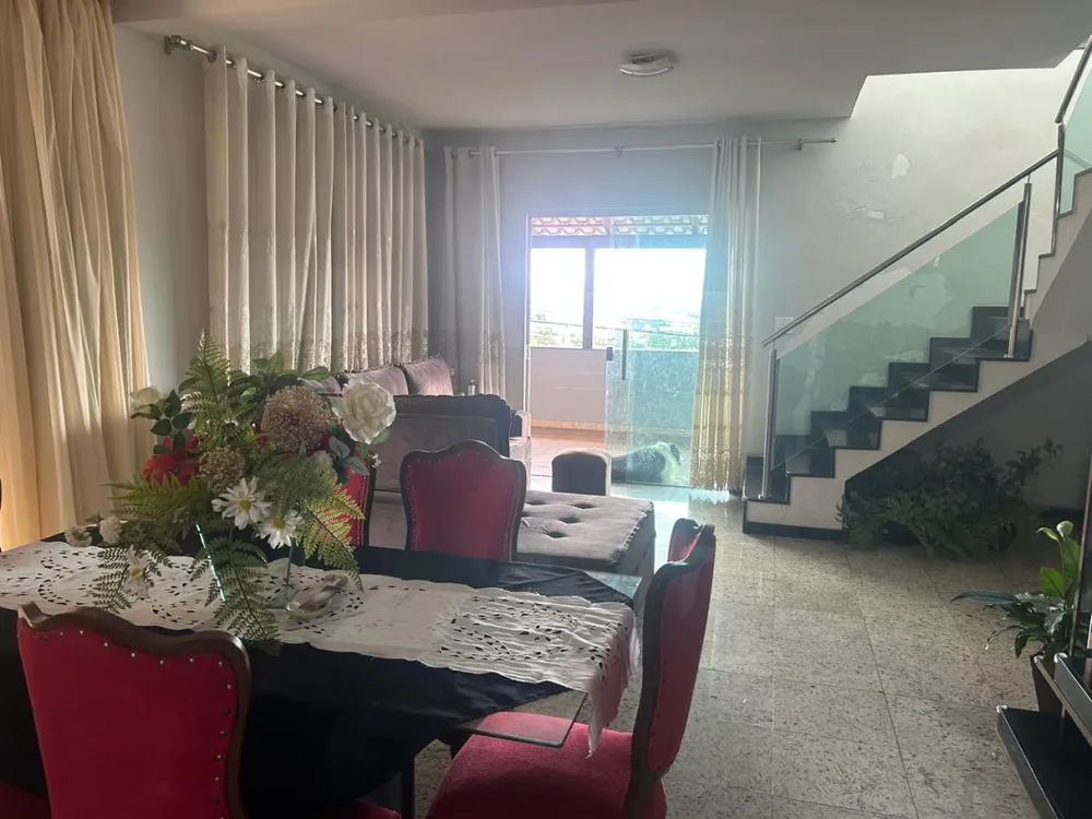 Casa, 3 quartos, 223 m² - Foto 1