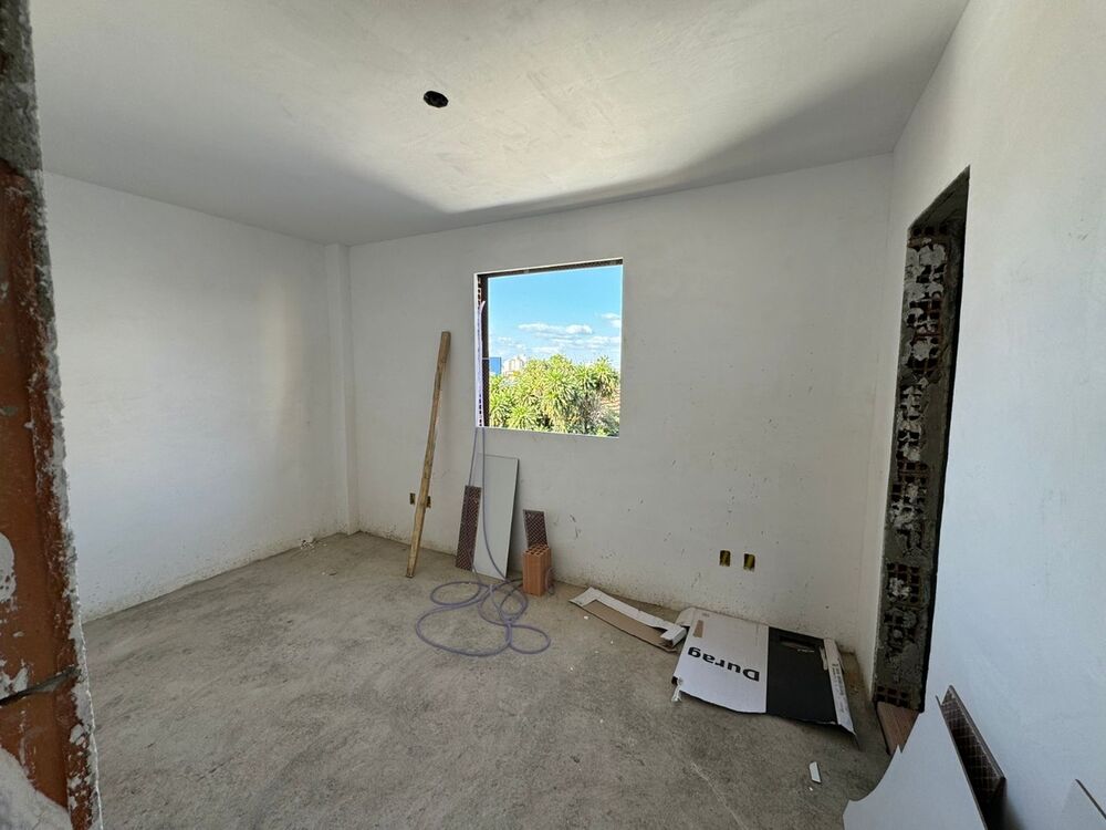 Apartamento à venda com 3 quartos, 80m² - Foto 2