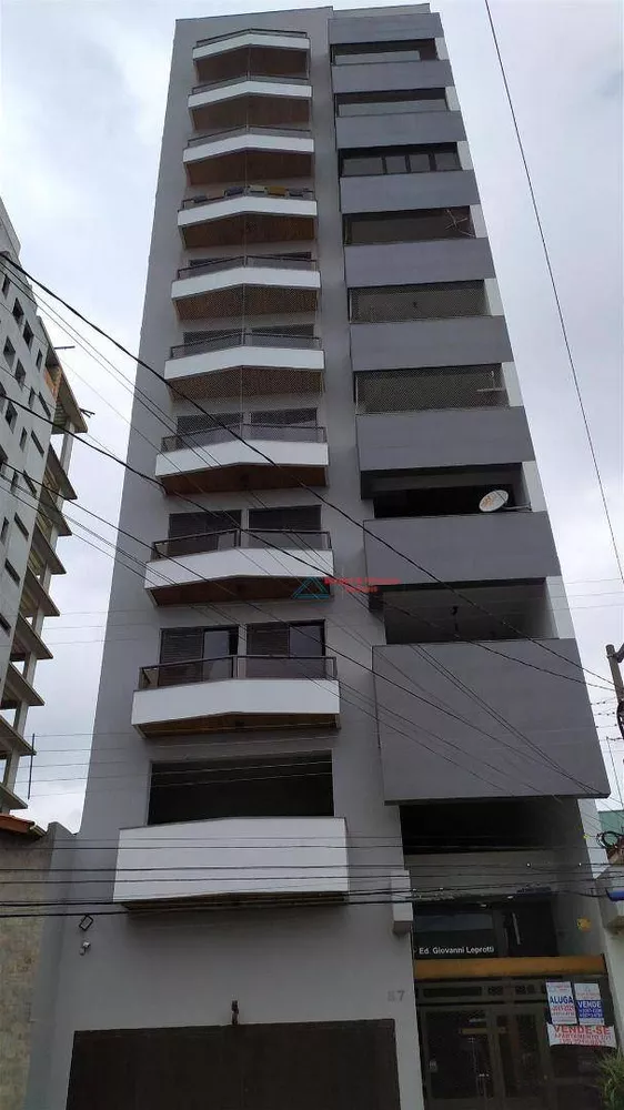 Apartamento à venda com 3 quartos, 198m² - Foto 1