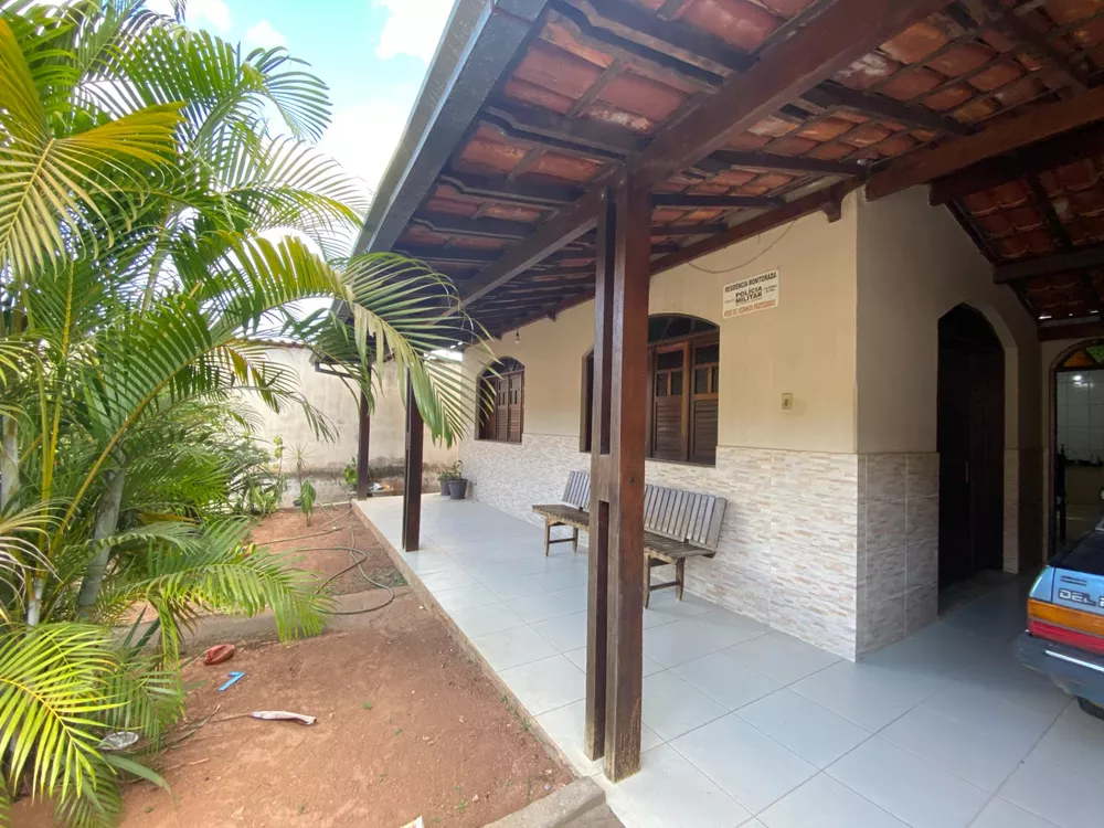 Casa à venda com 3 quartos, 204m² - Foto 1