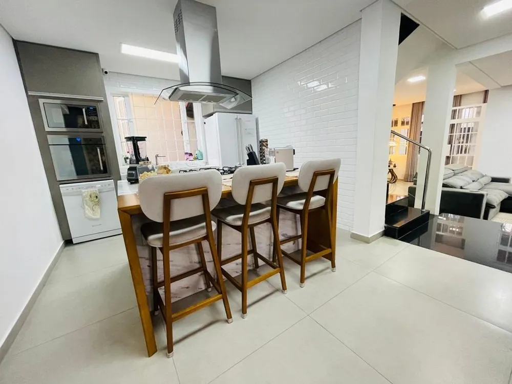 Casa, 3 quartos, 300 m² - Foto 9