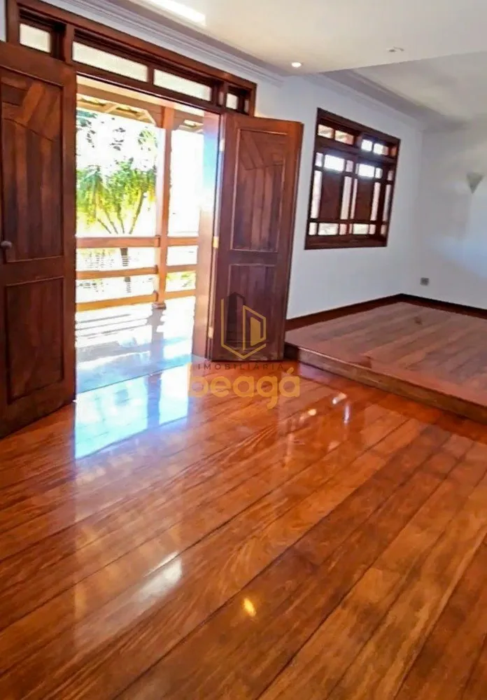 Casa, 5 quartos, 240 m² - Foto 1