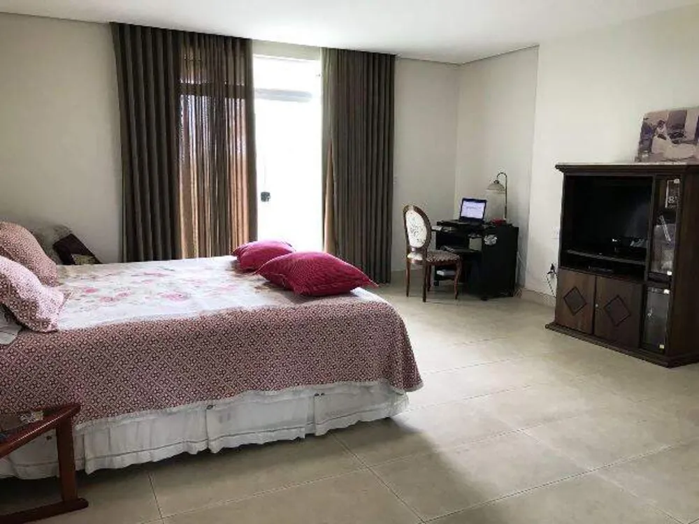 Casa, 6 quartos, 1190 m² - Foto 1