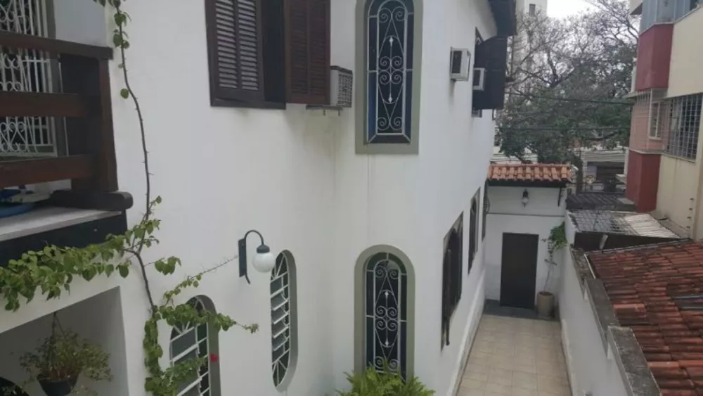 Casa à venda com 6 quartos, 355m² - Foto 1