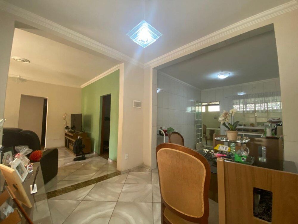 Casa à venda com 3 quartos, 360m² - Foto 2