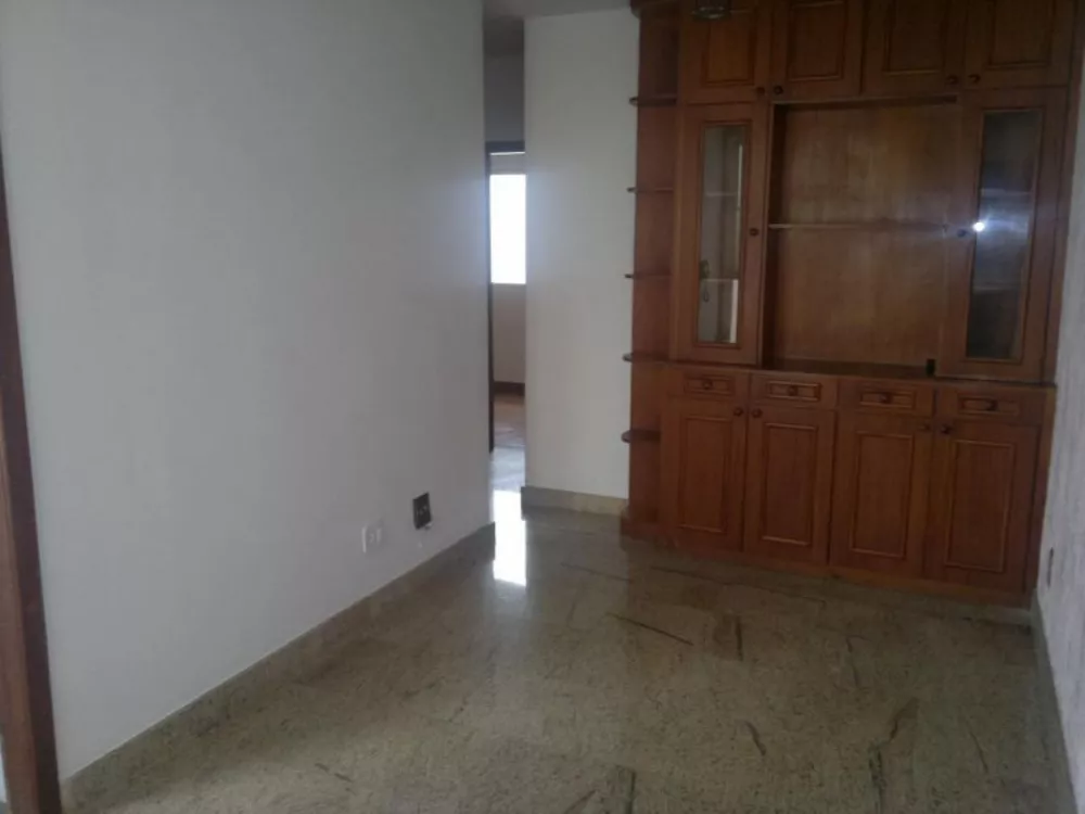 Apartamento para alugar com 3 quartos, 81m² - Foto 2