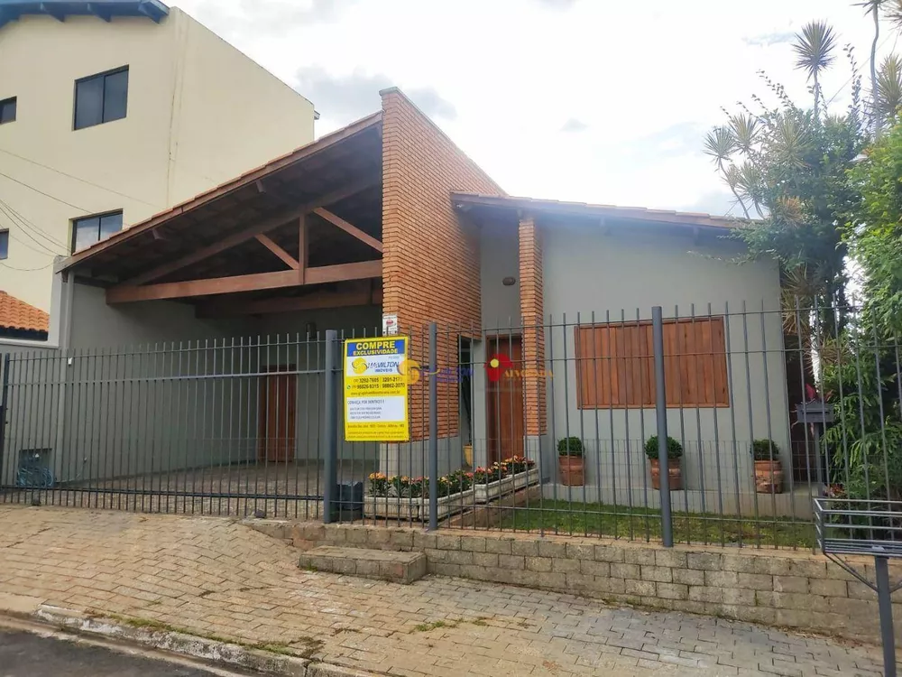 Casa à venda com 4 quartos, 300m² - Foto 1