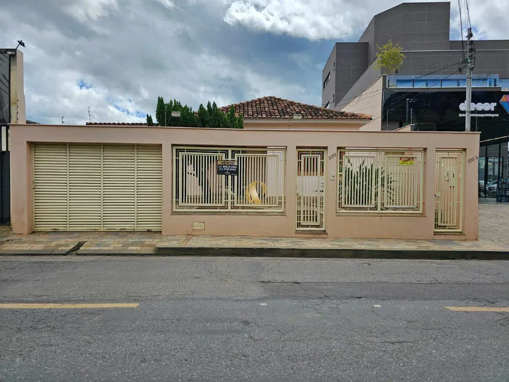 Casa, 5 quartos, 266 m² - Foto 1