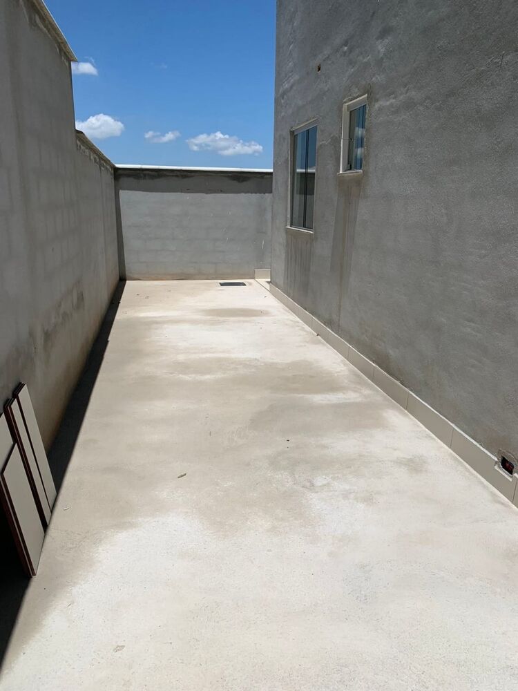 Casa à venda com 2 quartos, 330m² - Foto 1