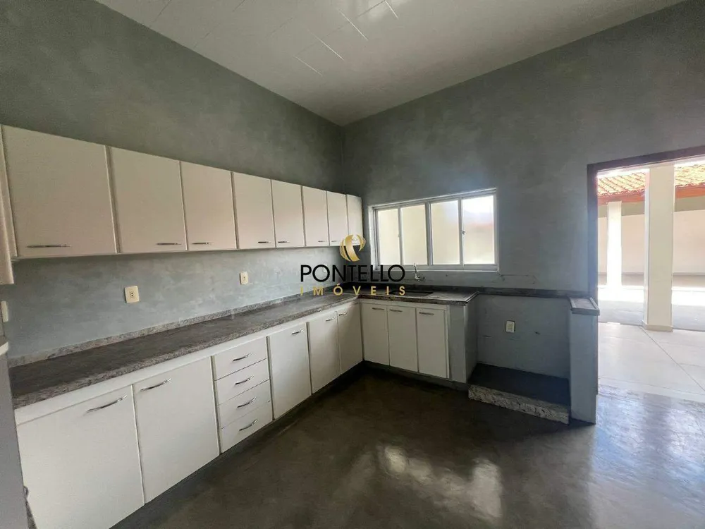 Casa, 4 quartos, 297 m² - Foto 2