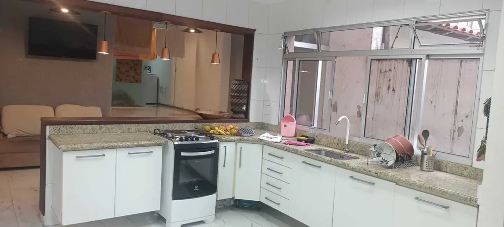 Casa, 6 quartos, 230 m² - Foto 2