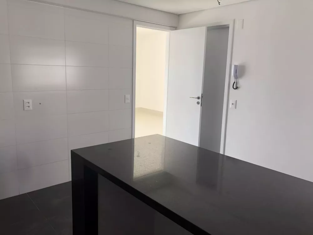 Apartamento à venda com 4 quartos, 143m² - Foto 3