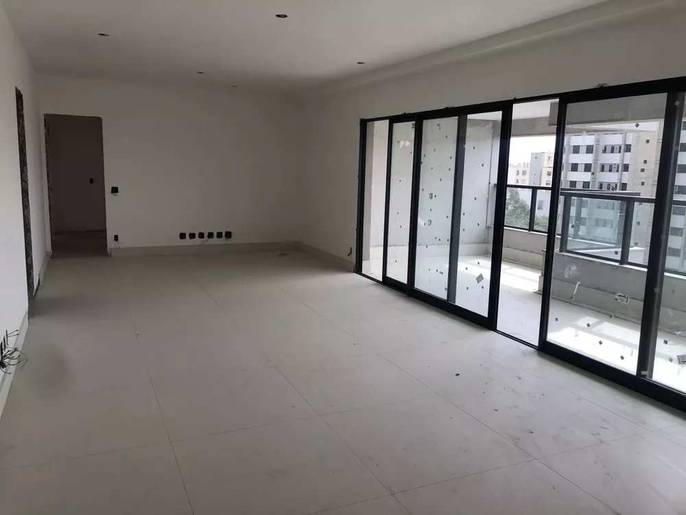 Apartamento à venda com 4 quartos, 143m² - Foto 2