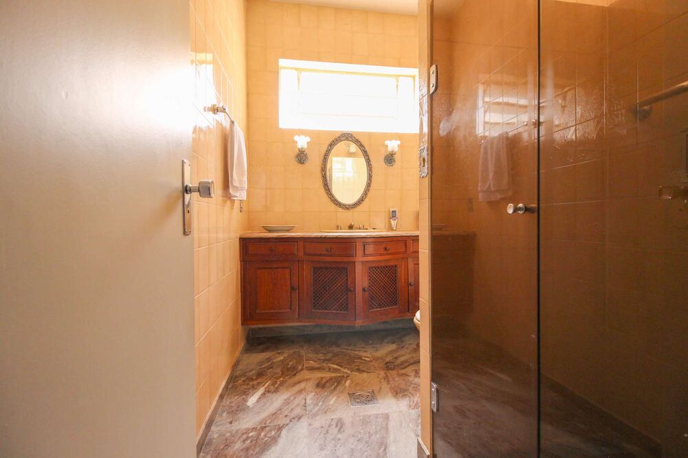 Apartamento à venda com 3 quartos, 110m² - Foto 2