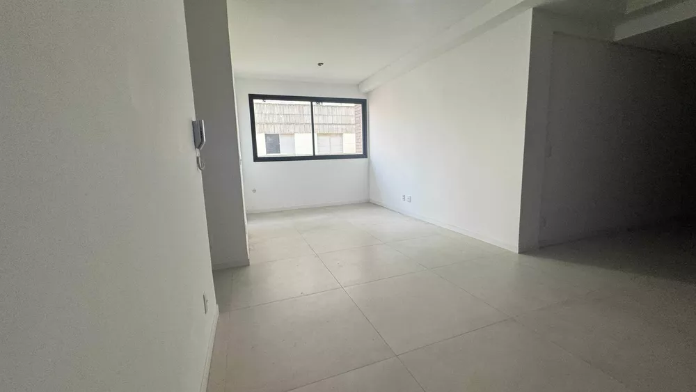 Apartamento à venda com 2 quartos, 70m² - Foto 3