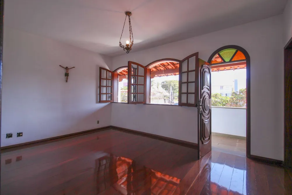Casa, 4 quartos, 308 m² - Foto 1