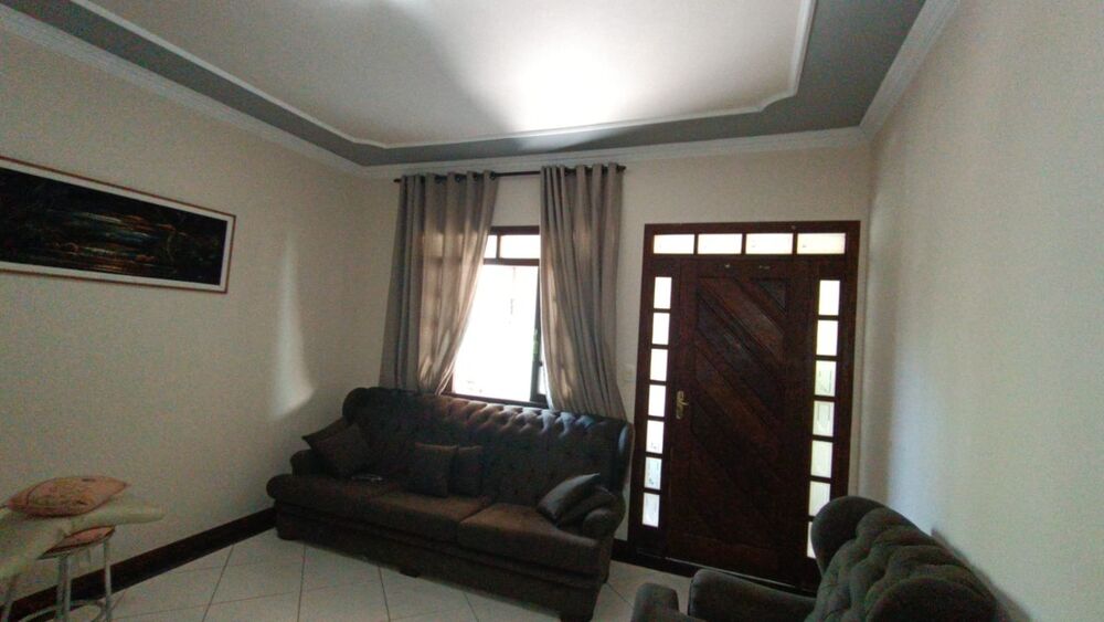 Casa à venda com 3 quartos, 156m² - Foto 1