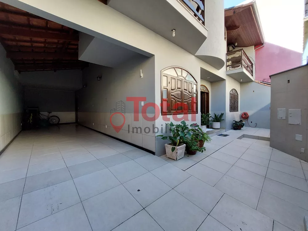 Casa à venda com 4 quartos, 481m² - Foto 1