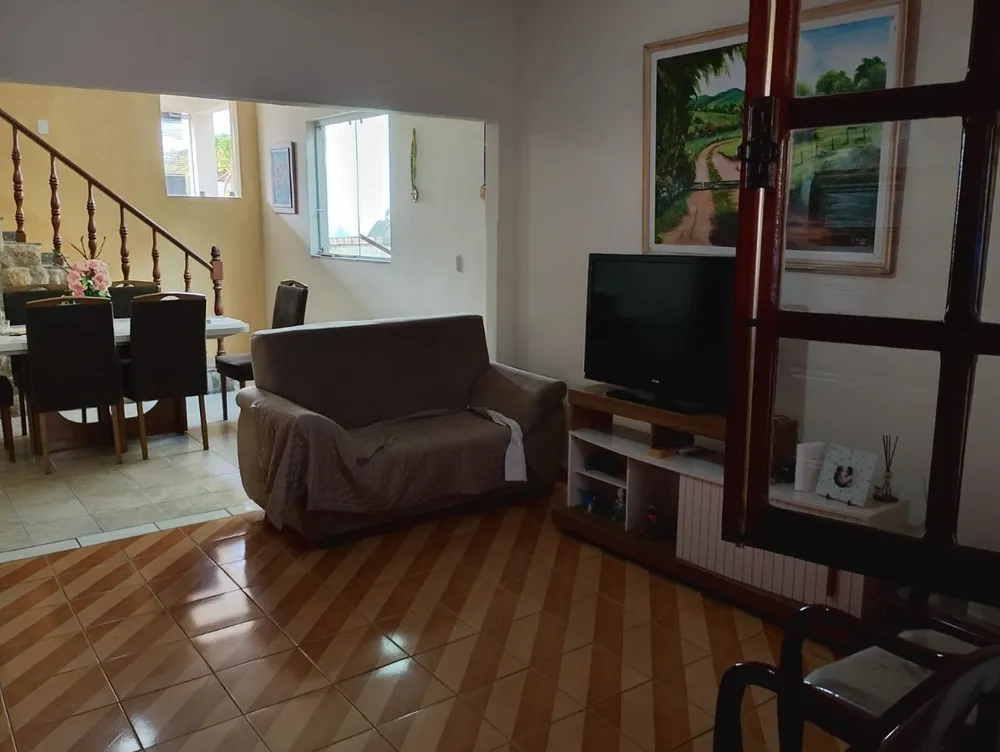 Casa, 4 quartos, 260 m² - Foto 1