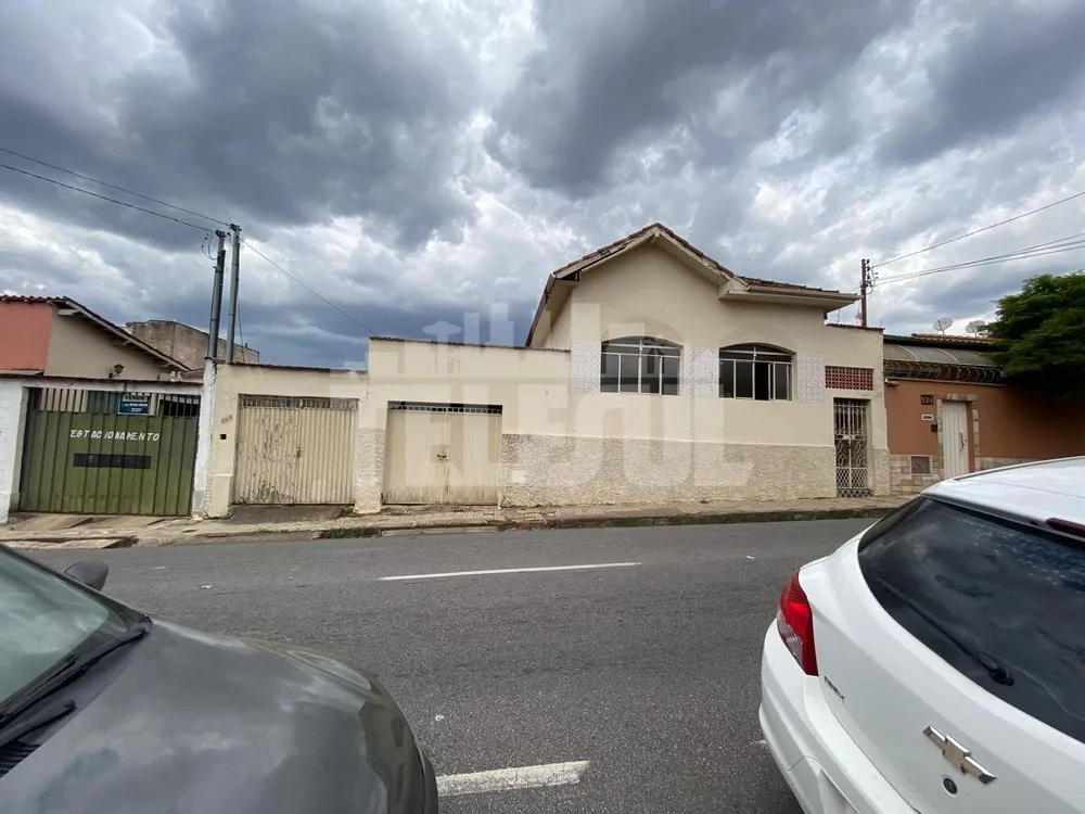 Casa, 5 quartos, 200 m² - Foto 1