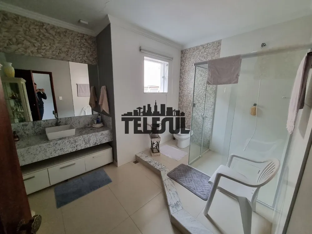 Casa, 6 quartos, 327 m² - Foto 2