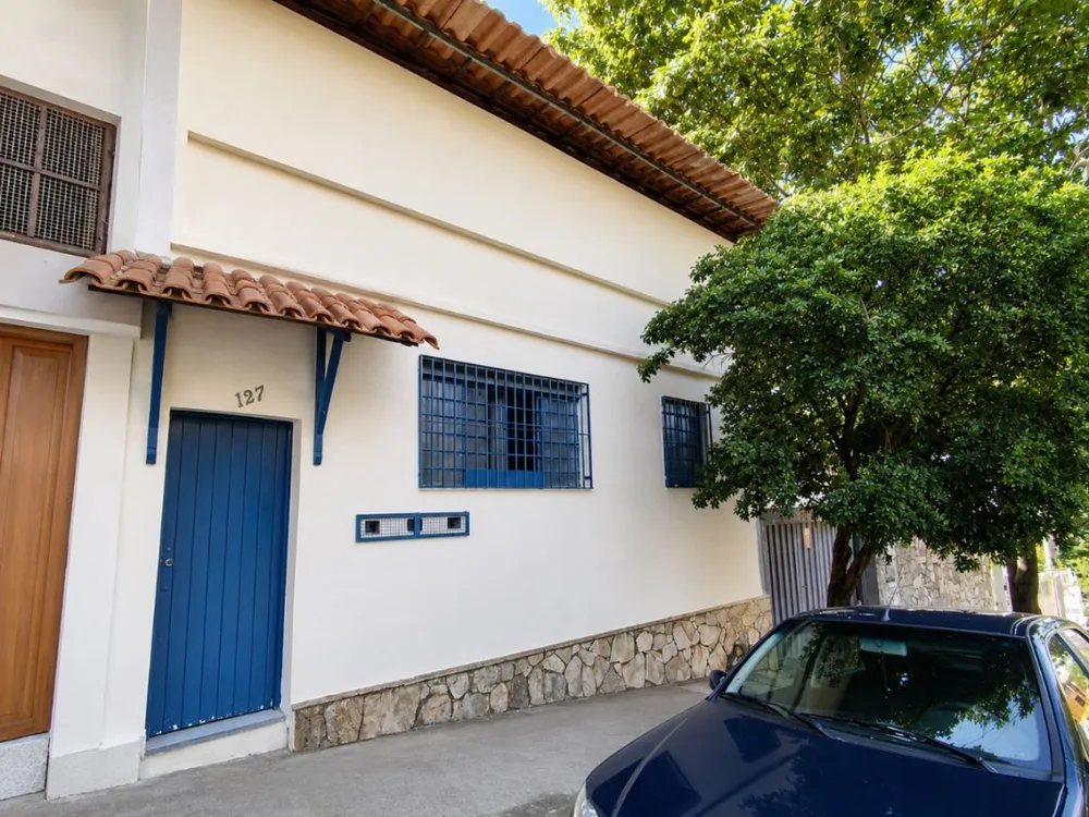 Casa, 6 quartos, 223 m² - Foto 1