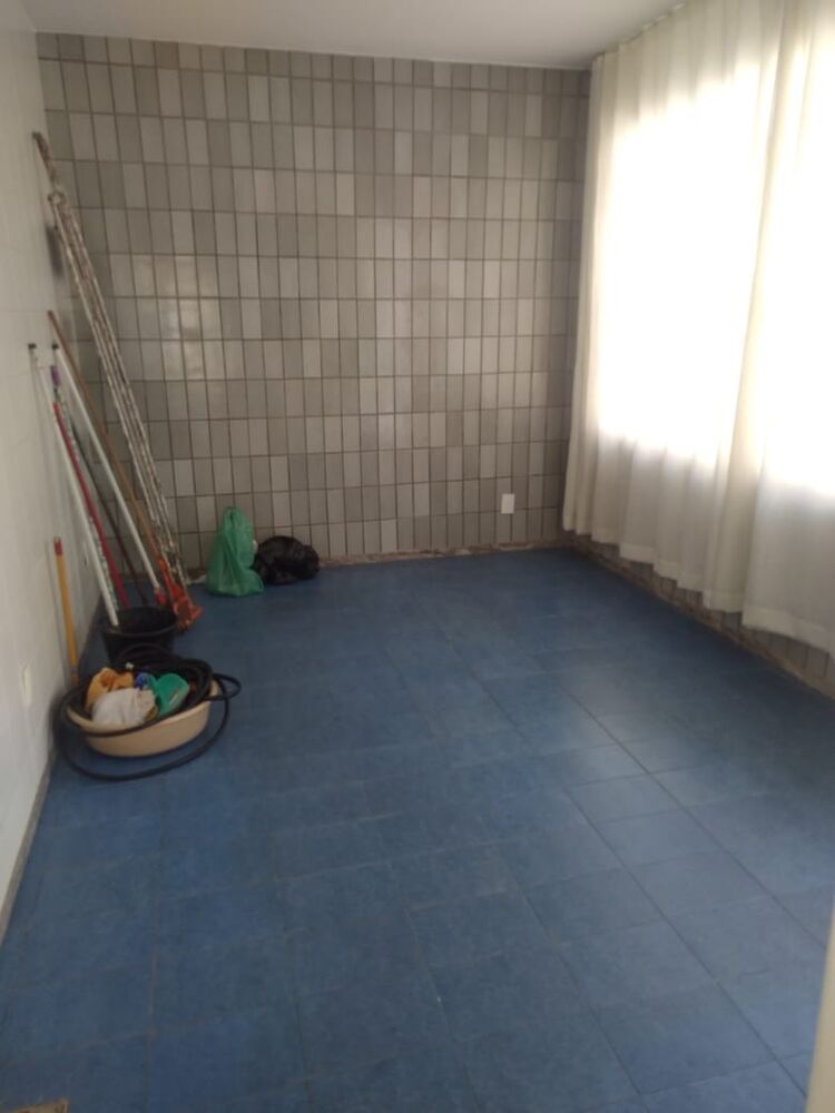 Casa à venda com 4 quartos, 300m² - Foto 4