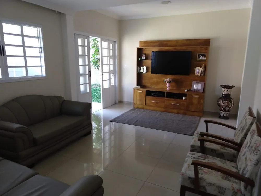 Casa, 3 quartos, 198 m² - Foto 2