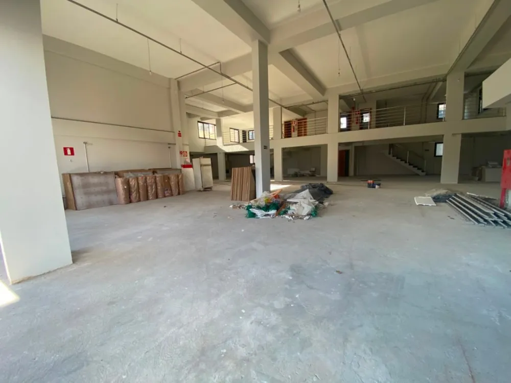 Loja-Salão, 600 m² - Foto 1