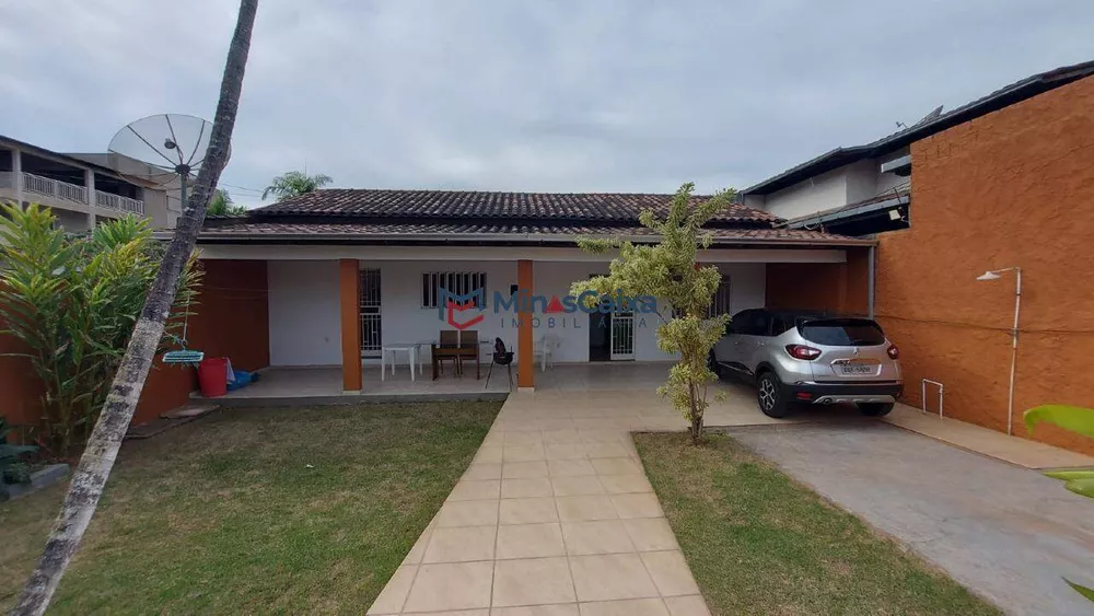 Casa à venda com 4 quartos, 200m² - Foto 1