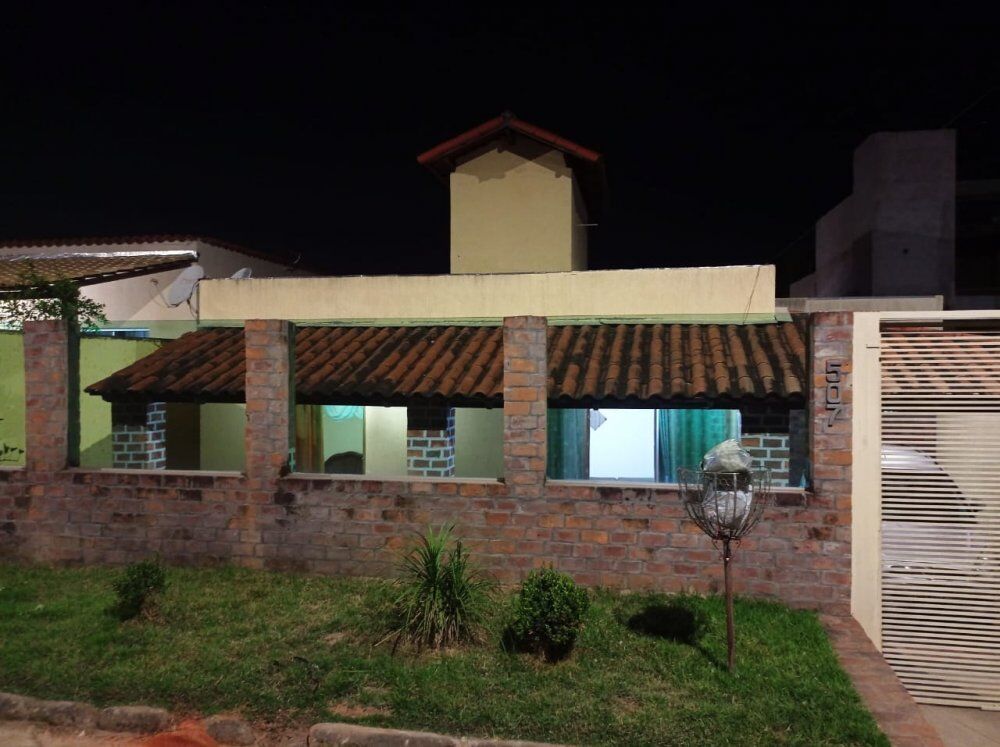 Casa à venda com 3 quartos, 256m² - Foto 1