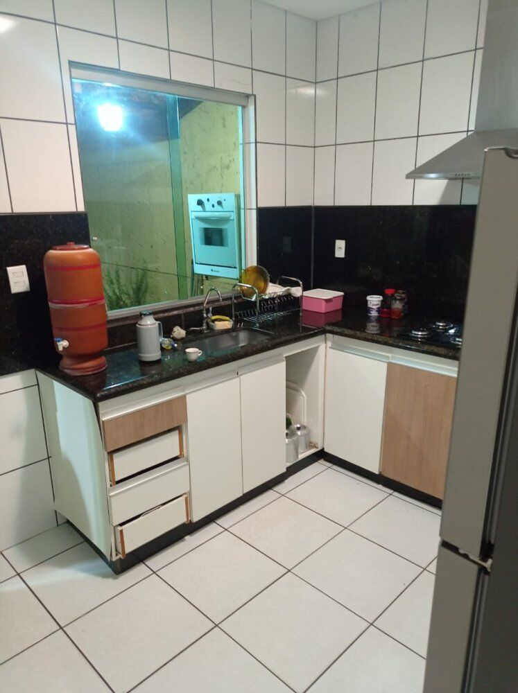 Casa à venda com 3 quartos, 256m² - Foto 2