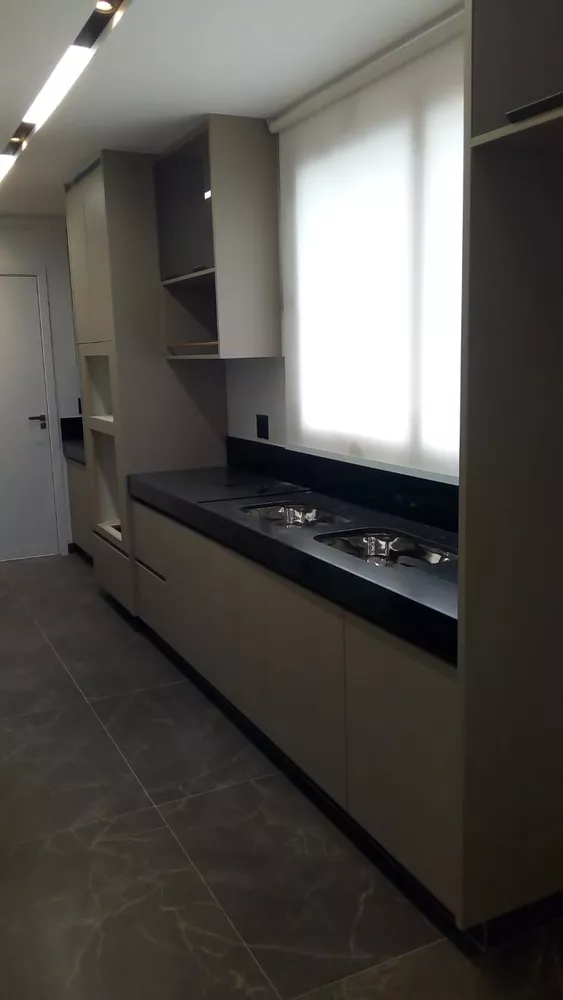 Apartamento à venda com 4 quartos, 205m² - Foto 2