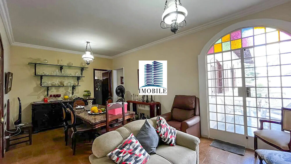 Casa à venda com 7 quartos, 251m² - Foto 1