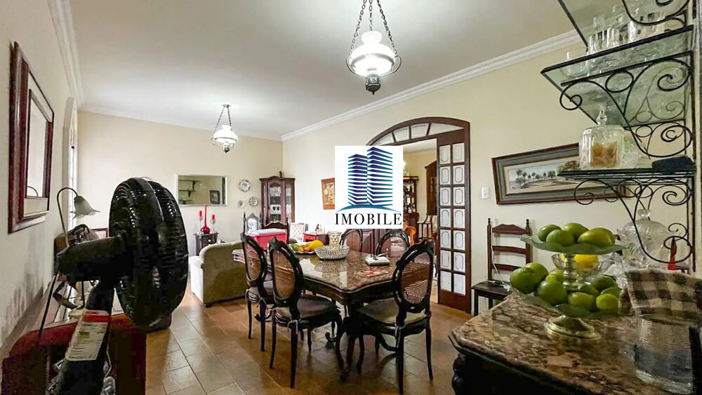 Casa à venda com 7 quartos, 251m² - Foto 2