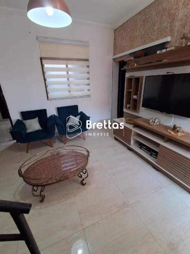Casa, 6 quartos, 240 m² - Foto 2
