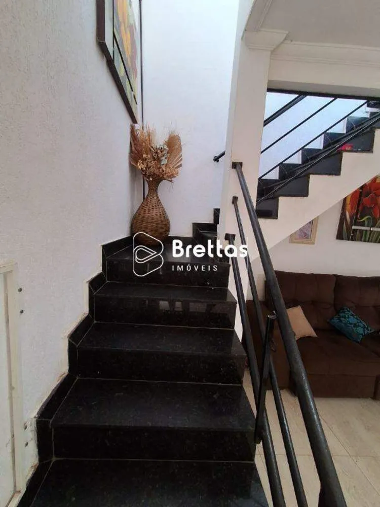 Casa, 6 quartos, 240 m² - Foto 1