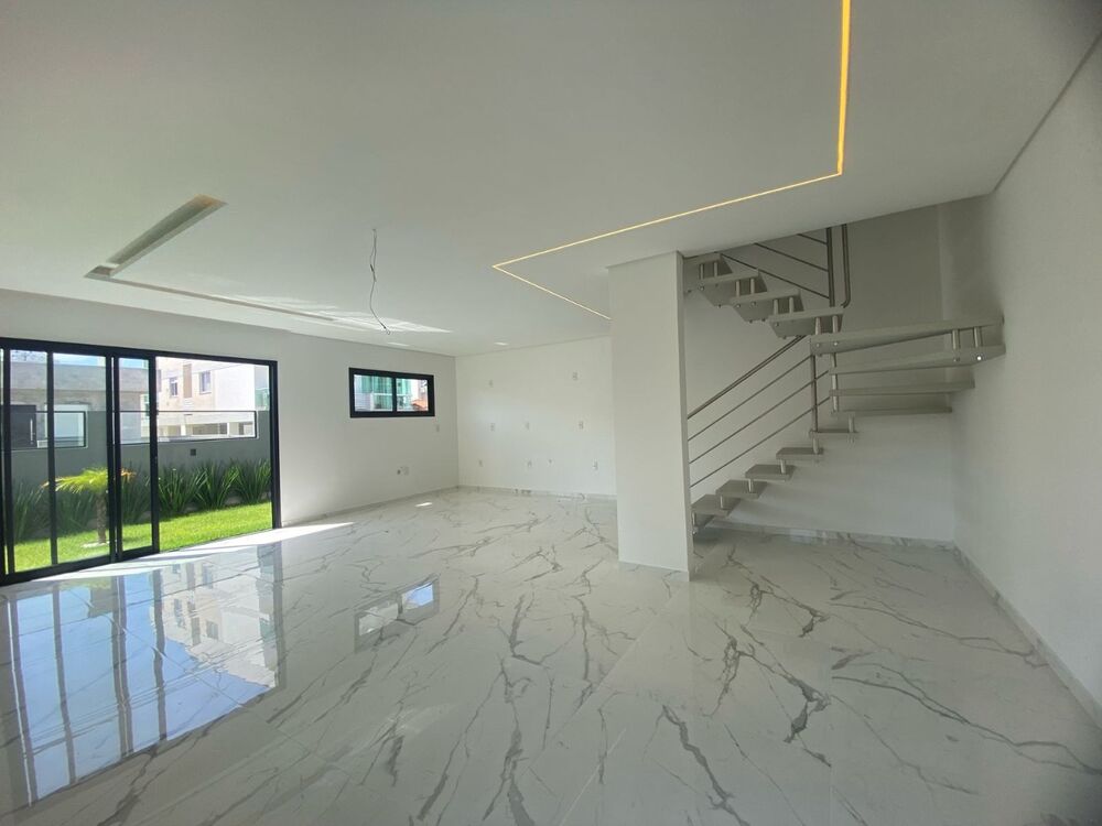 Casa à venda com 3 quartos, 14456m² - Foto 1