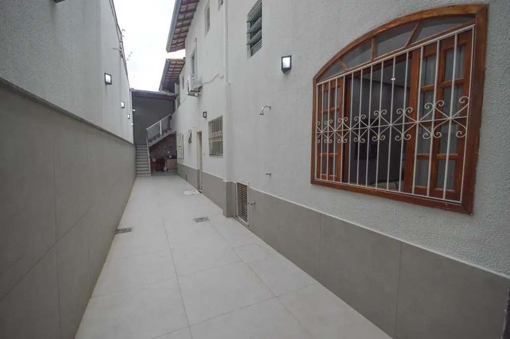 Casa, 4 quartos, 225 m² - Foto 1