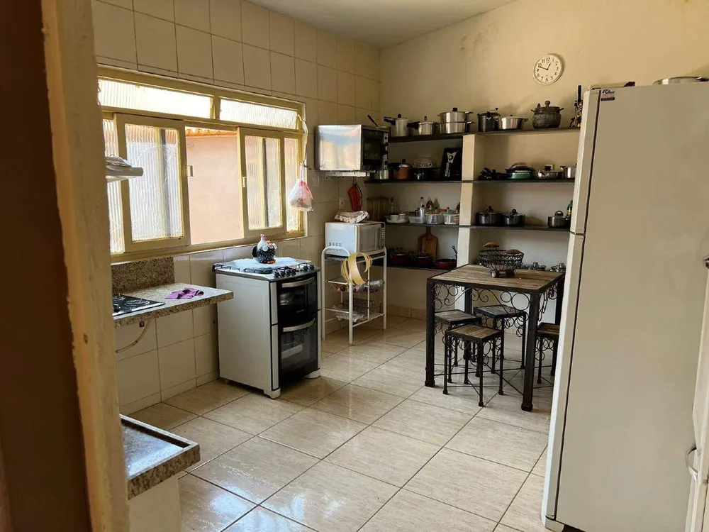 Casa, 4 quartos, 217 m² - Foto 1