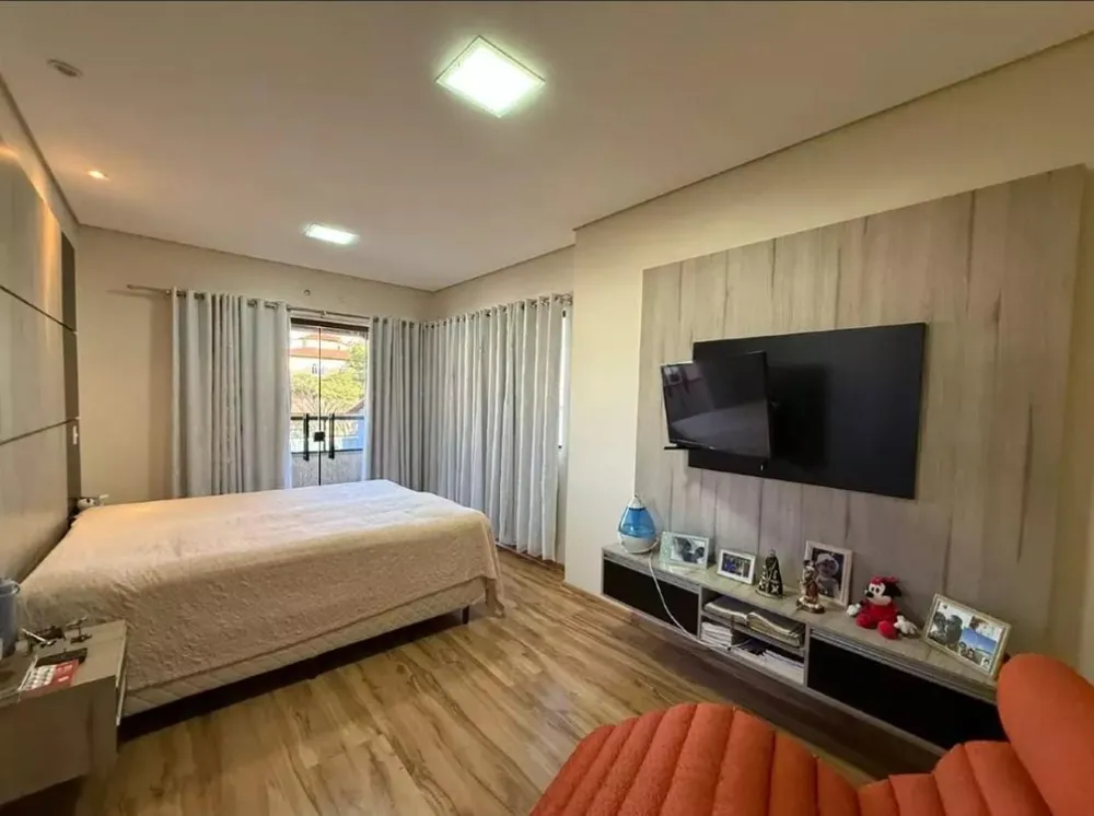 Casa, 5 quartos, 256 m² - Foto 3